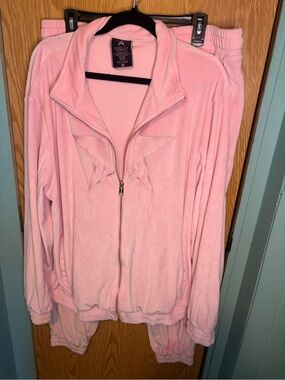 Jeffree Star sweatshirt. Velour pink